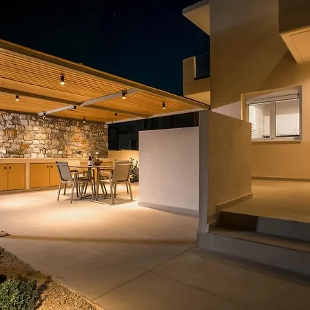 Ariadne Willa Jenadi